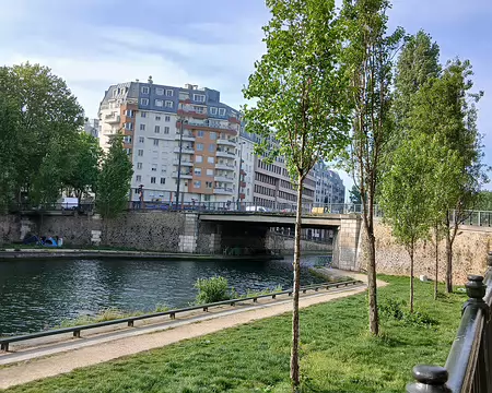 008 Le quai de Valmy et le canal