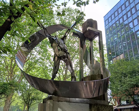 018 L’Hommage à Albert Camus (Michel Poix, 1986) près de la place du colonel Fabien