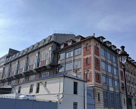 021 L’ancienne usine électrique du quai de Jemmapes (1895-1914). Classée monument historique, elle est la propriété de la société Clairefontaine