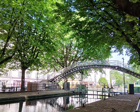 024 La passerelle Arletty. « Atmosphère, atmosphère, … »