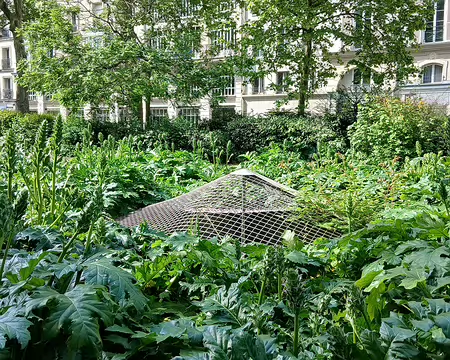 035 Oculus dans la voûte Richard Lenoir (partie souterraine du canal) assurant la ventilation et l’éclairage naturel du canal