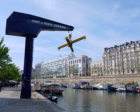 045 Arrivée au port de l’Arsenal situé entre la place de la Bastille et le quai de la Rapée