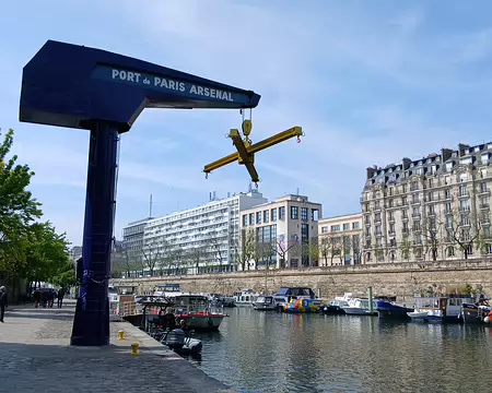 045 Arrivée au port de l’Arsenal situé entre la place de la Bastille et le quai de la Rapée