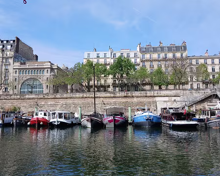 046 Le port de l’Arsenal est aujourd’hui un port de plaisance