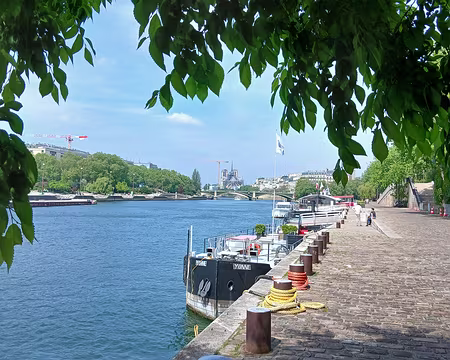 050 La Seine. Merci Martine pour cette belle randonnée le long du canal Saint-Martin et pour les commentaires sur l’histoire et la géographie des lieux