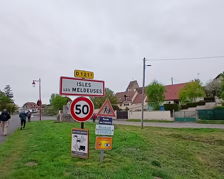 027 Arrivée à Isles-les-Meldeuses