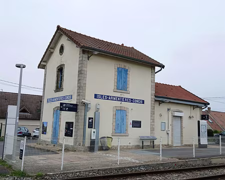 033 La gare d’Isles - Armentières - Congis sur la commune d’Isles-les-Meldeuses