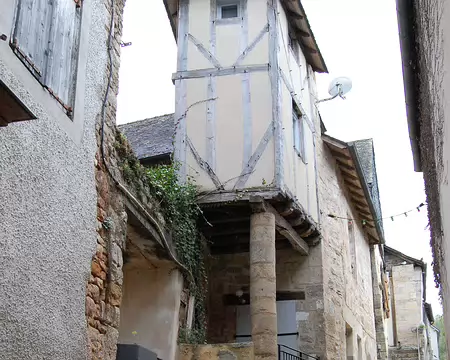 DSC_0008 Terrasson: Dans la ville, en montant vers l'église St Sour.