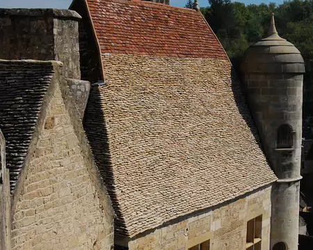 DSC_0054 Beynac: Les toits de lause du château.