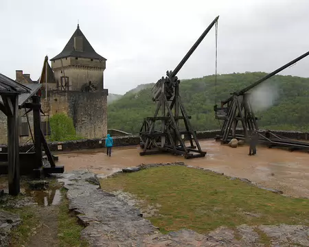 DSC_0085 Castelnaud: Les trébuchets, reconstitués à partir d'enluminures et peintures d'èpoque.