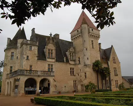 DSC_0087 Il pleut trop pour randonner. Certains vont visiter le château des Milandes. Construit par la famille Caumont au XV ième, qui délaisse alors le château de...