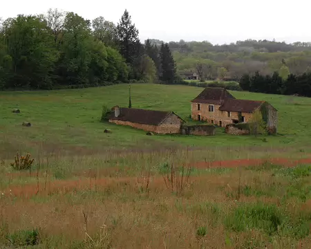 DSC_0088 Jour 5 : Boucle de Domme. Fermette au milieu des prés, près de Reille.
