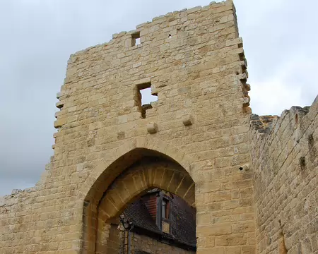 DSC_0091 Domme: Ville fondée par Philippe le Hardi, et qui avait le droit de battre monnaie. Entrée par la Porte del Bos, XIII ième.