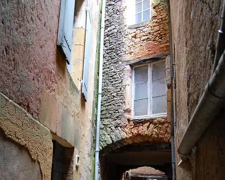 DSC_0113 Belvès: Dans la ville, une traboule (rue secondaire couverte) où il ne faut pas être trop grand !