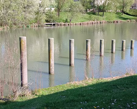 039 qui prennent naissance dans l’étang