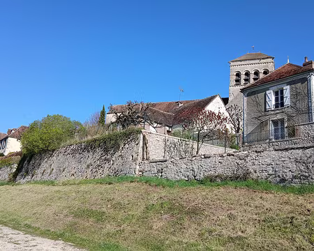 010 Le village de Saint-Loup-de-Naud et ses murailles