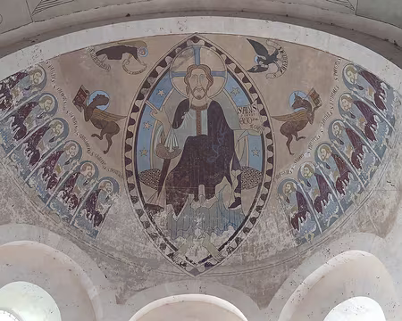 017 Fresque du Xème siècle ornant la voute de l’abside. Découverte en 1872 lors de travaux, cette fresque reprend le thème sculpté du tympan (le Christ en majesté,...