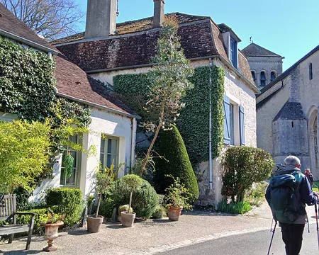 024 L’église Saint-Loup vue depuis la rue Serge Veau (Saint-Loup-de-Naud)