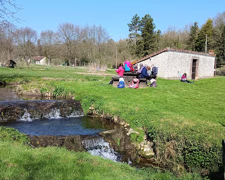 030 Pique-nique convivial au bord du Dragon, non loin de sa source