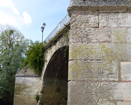 P1210104 ...datant du XIIè s. et détruit lors d'un bombardement anglais en 1944.