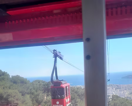 20250421_153544 ... emmenés par le téléphérique