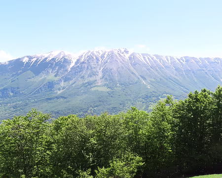 20250602095725 Aujoud'hui on fait le Monte Morrone. Il est en face du Monte Amaro. On est parti de Passo San Leonardo, on va à Roccacaramanico.