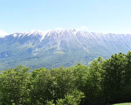20250602095725 Aujoud'hui on fait le Monte Morrone. Il est en face du Monte Amaro. On est parti de Passo San Leonardo, on va à Roccacaramanico.