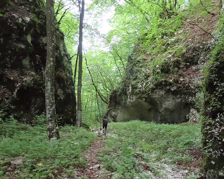 20250604165756 La descente vers Scanno se fait par une autre vallée, dans des gorges.