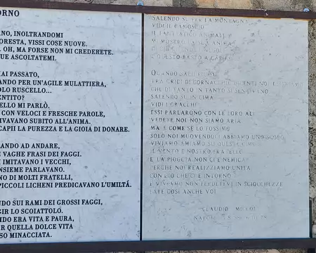 20250605124442 Sur le mur du petit refuge : poème de Claudio Miccoli, écologiste tué à 20 ans par des néofascistes