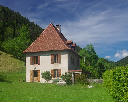 Vallée du Couzon, en direction de notre gîte Vallée du Couzon, en direction de notre gîte