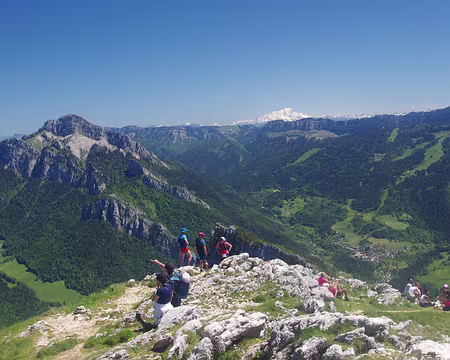 Charmant Som 1867 m, vue sur le mont Blanc Charmant Som 1867 m, vue sur le mont Blanc