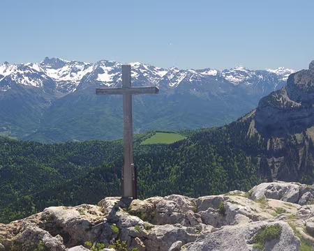 Une croix exempte de drone... grâce à une action énergique de Jean-Marc ! Une croix exempte de drone... grâce à une action énergique de Jean-Marc !