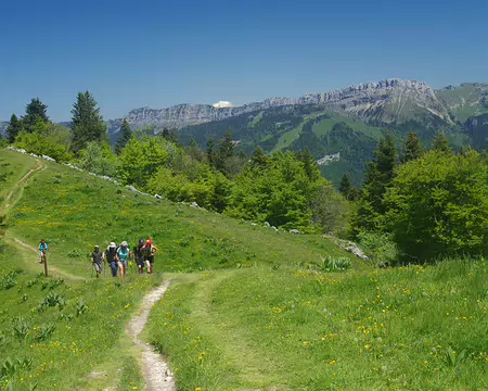 Progression sur le GR9 (et dernier coup d’œil sur le mont Blanc) Progression sur le GR9 (et dernier coup d'œil sur le mont Blanc)
