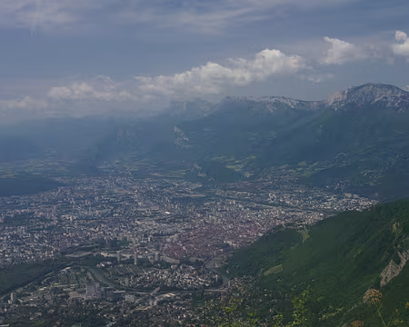 La ville de Grenoble vue depuis la crête du Saint-Eymard La ville de Grenoble vue depuis la crête du Saint-Eymard