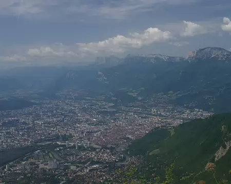 La ville de Grenoble vue depuis la crête du Saint-Eymard La ville de Grenoble vue depuis la crête du Saint-Eymard