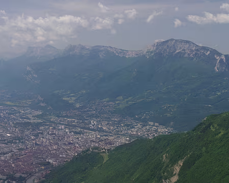 Depuis le fort du Saint-Eymard, vue vers Grenoble Depuis le fort du Saint-Eymard, vue vers Grenoble