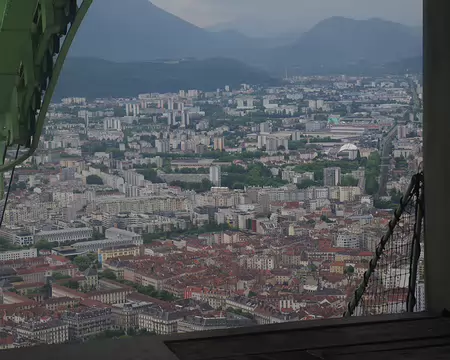 Le télécabine de Grenoble... qui tomba en panne le jour de son inauguration, le 18 septembre 1976. Les passagers (dont des enfants) durent être évacués par hélicoptère