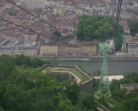 🎜 À la Bastille on aime bien Nini Peau d’chien 🎝 🎜 À la Bastille on aime bien Nini Peau d’chien 🎝