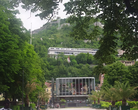 Retour à la vie urbaine et à ses dures réalités Retour à la vie urbaine et à ses dures réalités