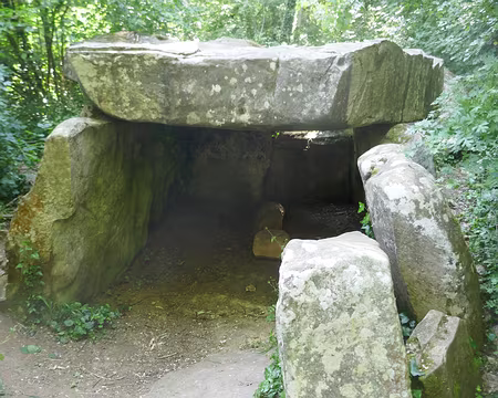 La Pierre levée, près de Janville-sur-Juine.