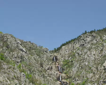 2025-05-03 14-18-55 Vue sur le saut de Vezoles.