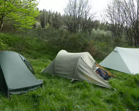 2025-05-03 19-02-18 Les garçons seront sous les tentes.