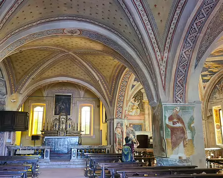 20250504 (10) Bel intérieur d'église à Belgirate, départ de notre randonnée.