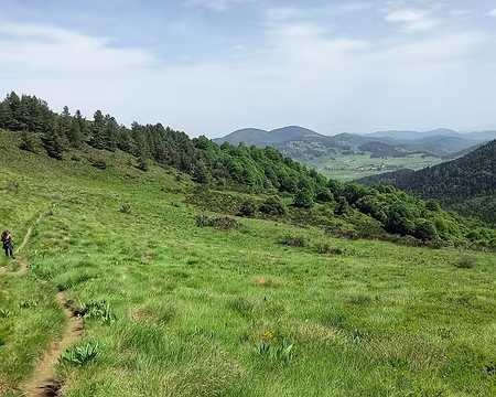 20250601_114523-01 On laisse le plateau de Montaillou derrière nous.