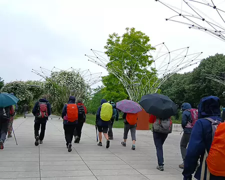 001 Départ de la gare de Saint-Quentin-en-Yvelines pour une randonnée de 18 km dans la haute vallée de la Bièvre, jusqu’à Vauboyen