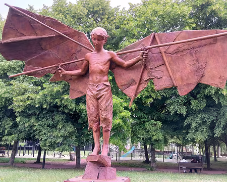 003 L’une des nombreuses œuvres d’art ornant le parc des sources de la Bièvre à Guyancourt