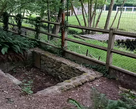 011 La Fontaine des Gobelins, source historique de la Bièvre, dans le hameau du Bouvier (Guyancourt)