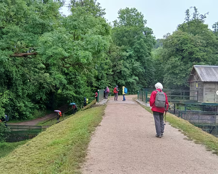 022 Descente vers la Bièvre depuis la digue
