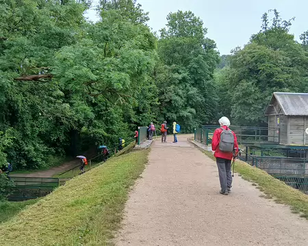 022 Descente vers la Bièvre depuis la digue