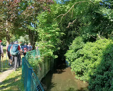 005 Le sentier de la Bicorne longe la Bièvre à Massy